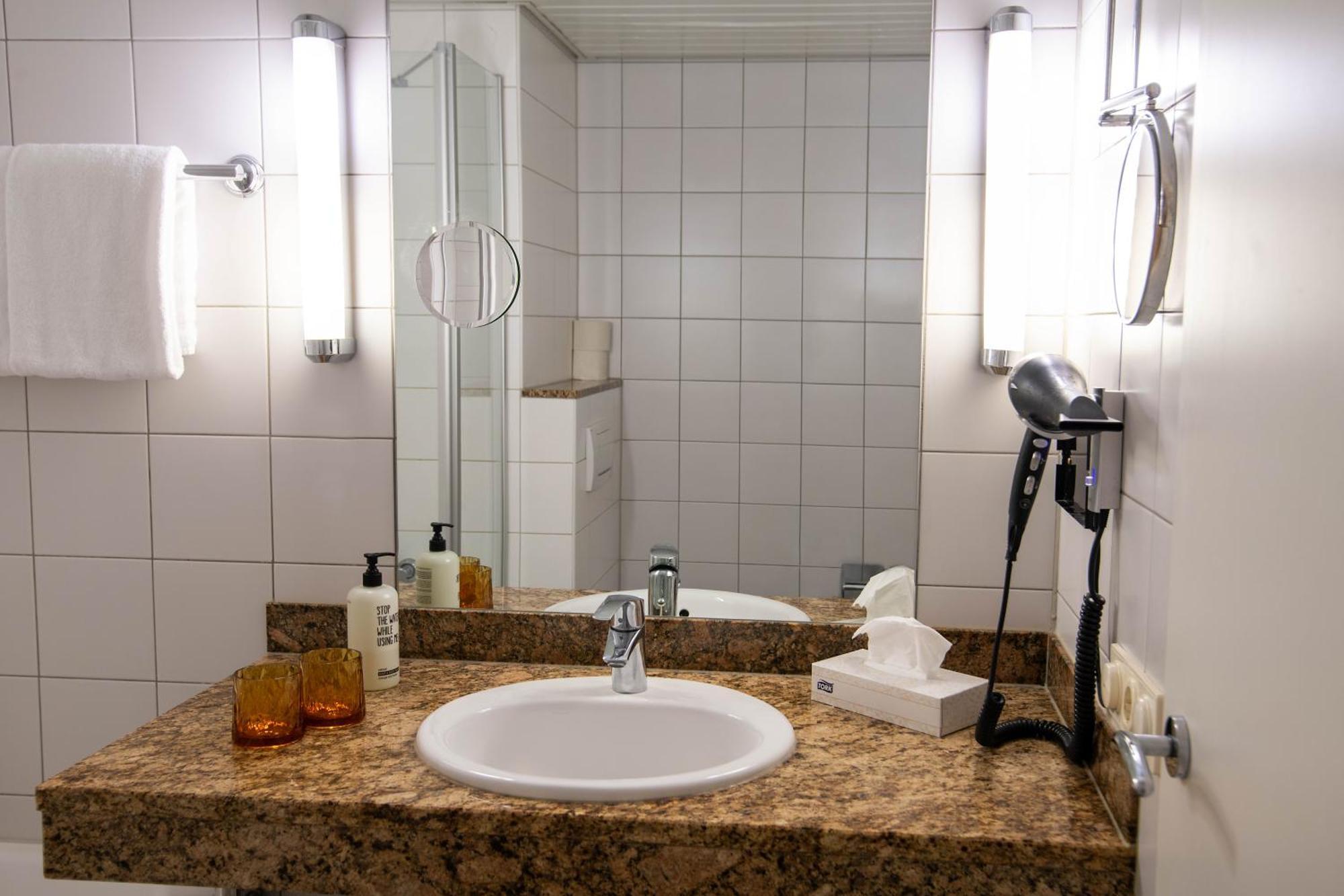 Best Western Conference Airporthotel Frankfurt Moerfelden Extérieur photo