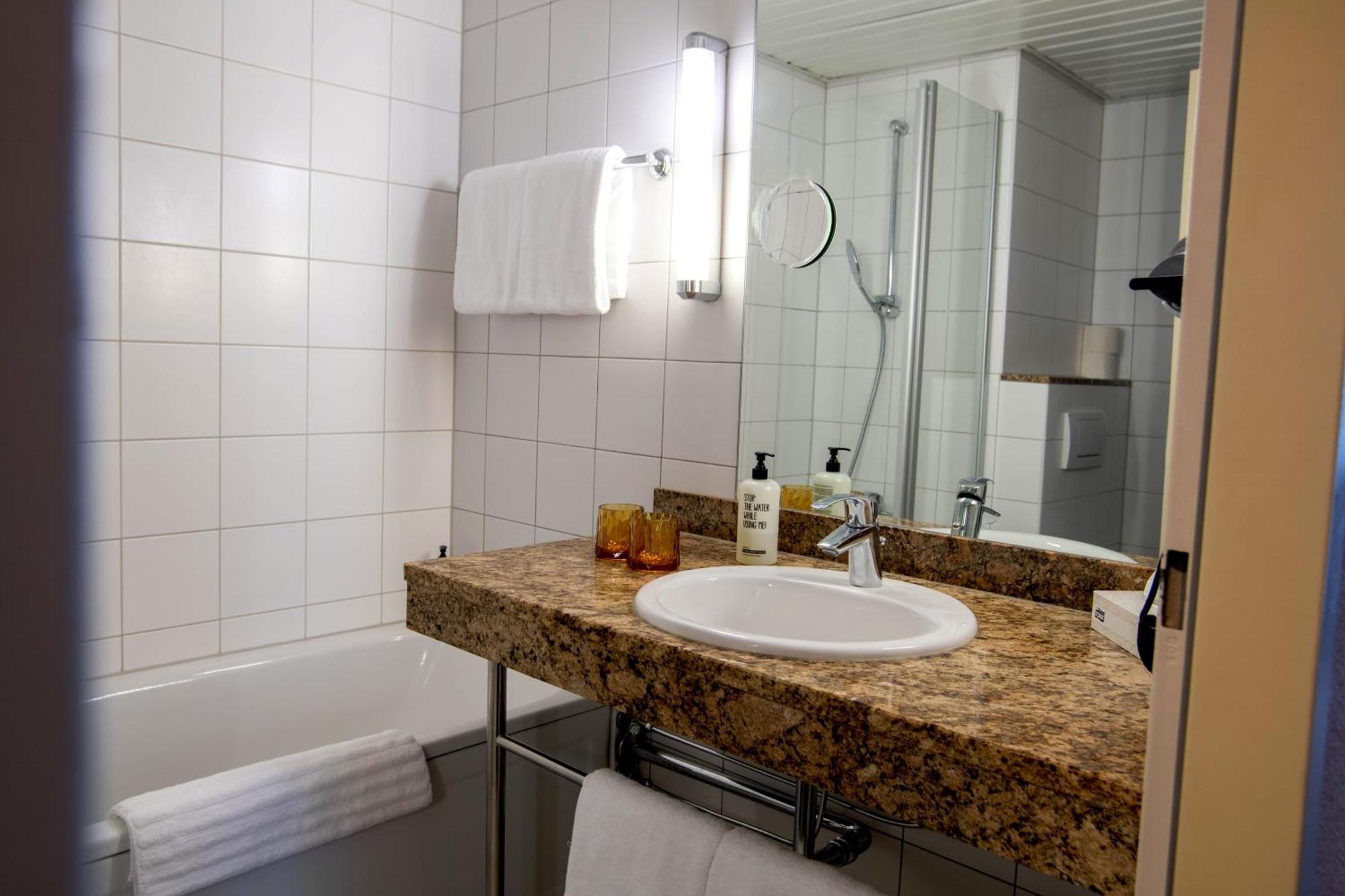 Best Western Conference Airporthotel Frankfurt Moerfelden Extérieur photo